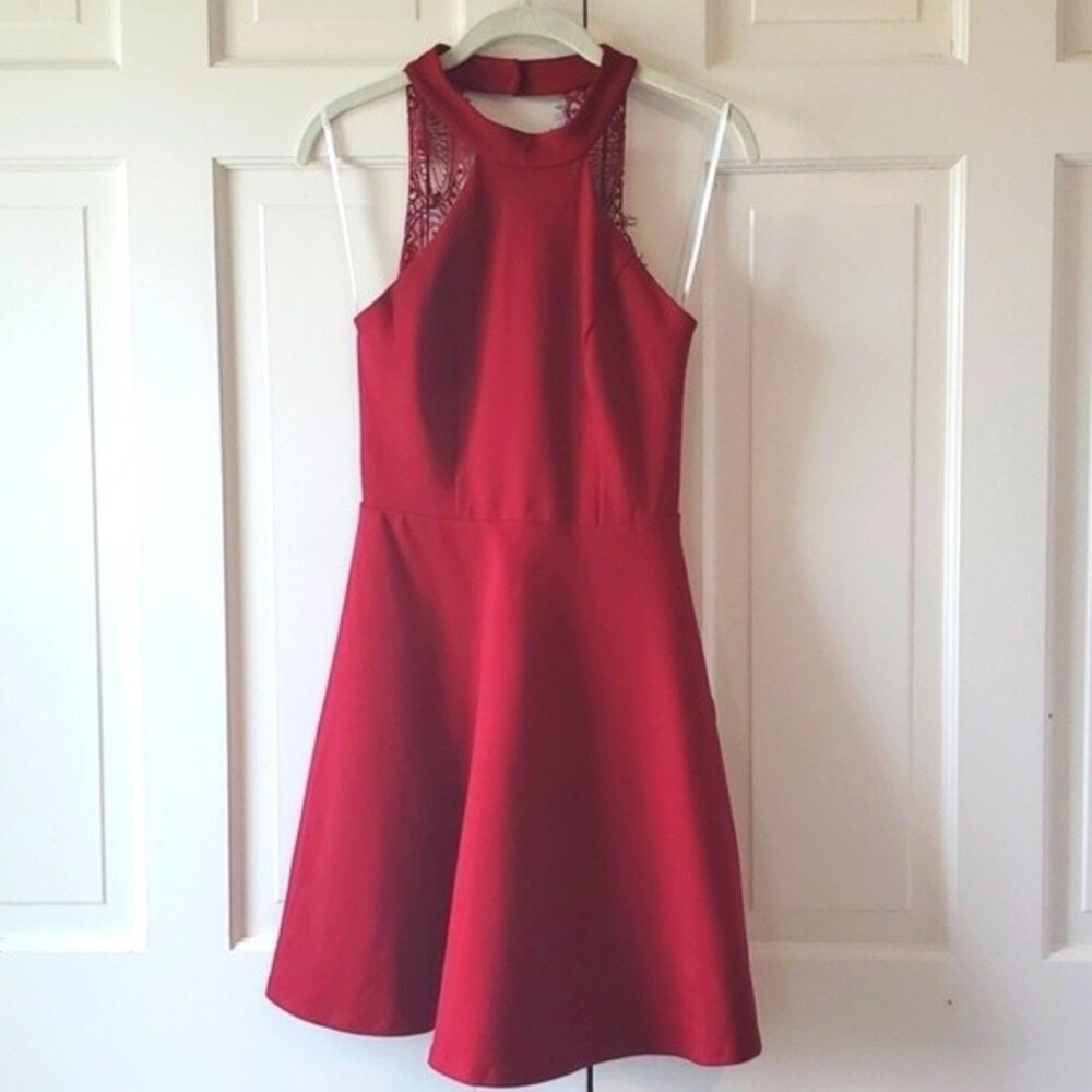 NWT LULUS CRANBERRY RED HALTER DRESS LACE FIT FLARE SIZE SMALL HOLIDAY COCKTAIL